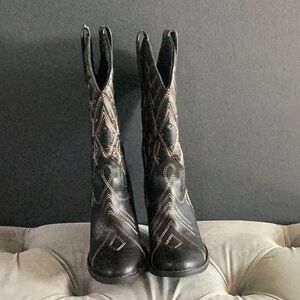 Women’s cowboy boots size 6.5